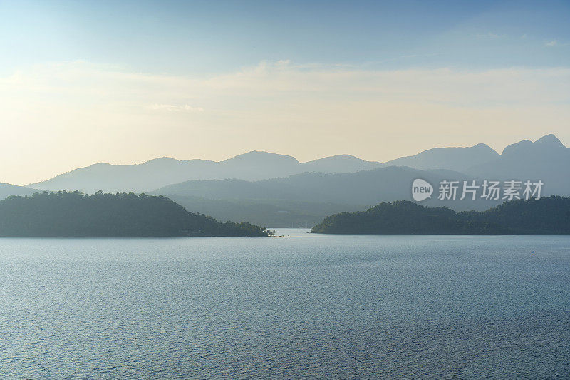 美丽的风景日落在Koh Chang岛，特拉，泰国